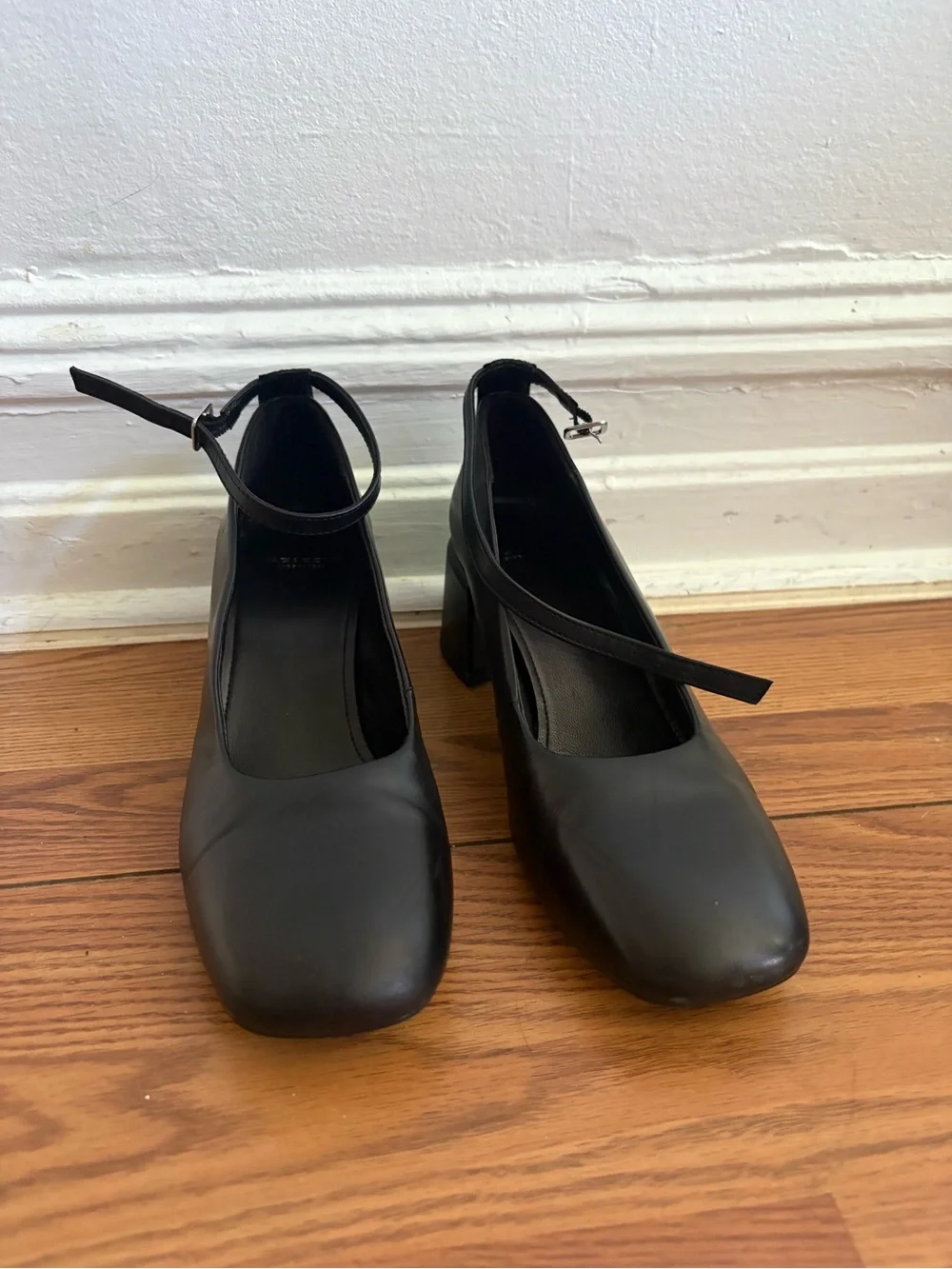 Vagabond Leather Black Heels with Ankle-Strap - size 39